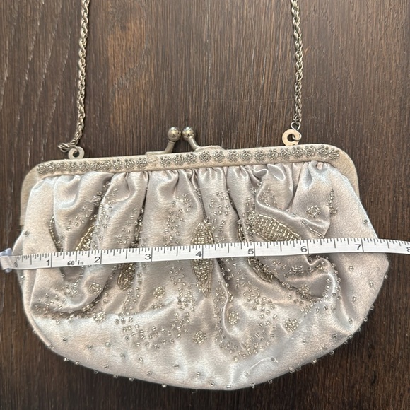 Vintage La Regale Gray/Silver Beaded Clutch with Chain Strap - Picture 8 of 9